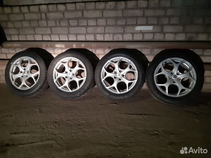 Зимние колеса 215/55/17 Continental (5х114,3)