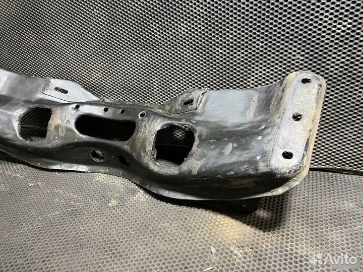 Подрамник передний Subaru Legacy 2 1993-1999