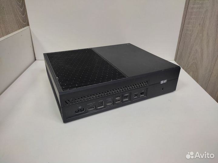 Игровые приставки Microsoft Xbox One 1TB