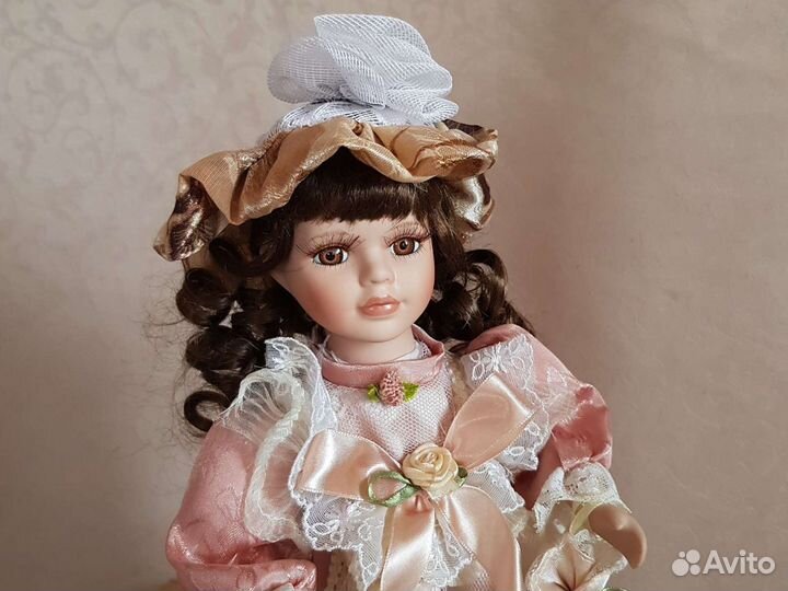 Кукла фарфоровая коллекционная 30см