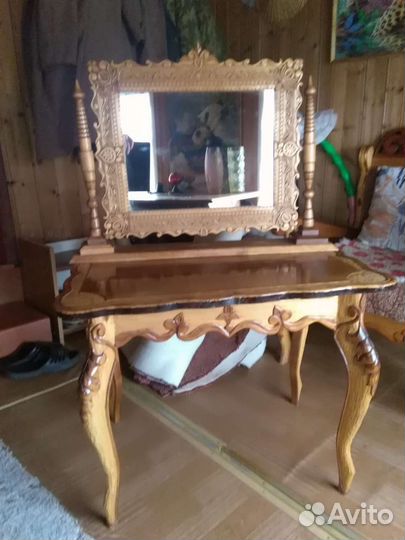 Стол туалетный