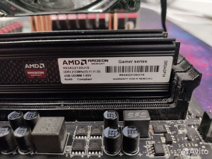 Материнская плата с процессором и памятью