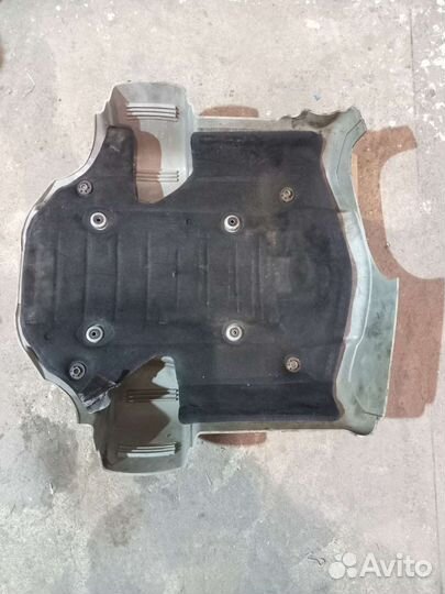 Крышка двигателя BMW 7