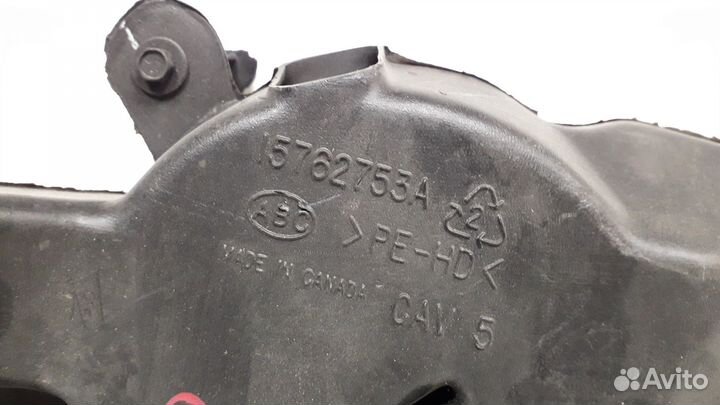 Воздухозаборник (внутри) Cadillac Escalade III 2006-2014