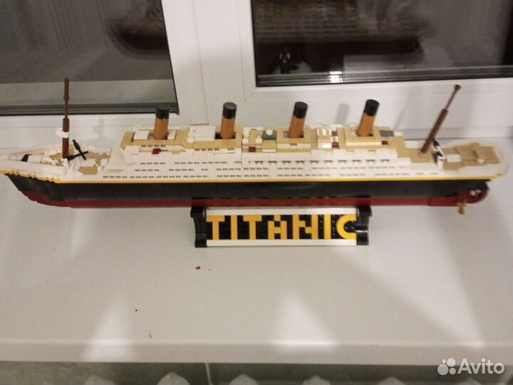Модель из лего Титаник