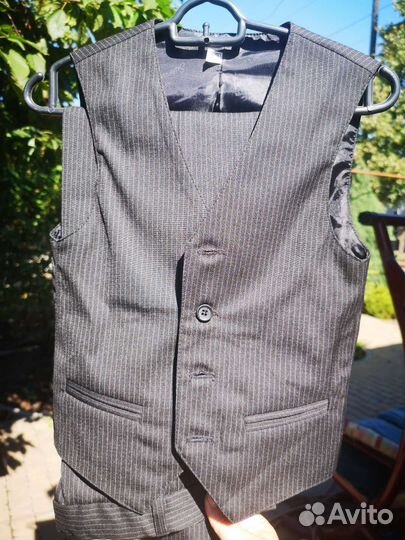 Новый костюм тройка 128
