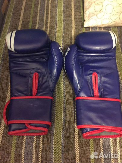 Боксерские перчатки green hill 10 oz