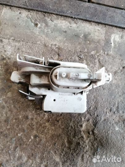 Задний правый замок двери фольксваг венто/гольф 3