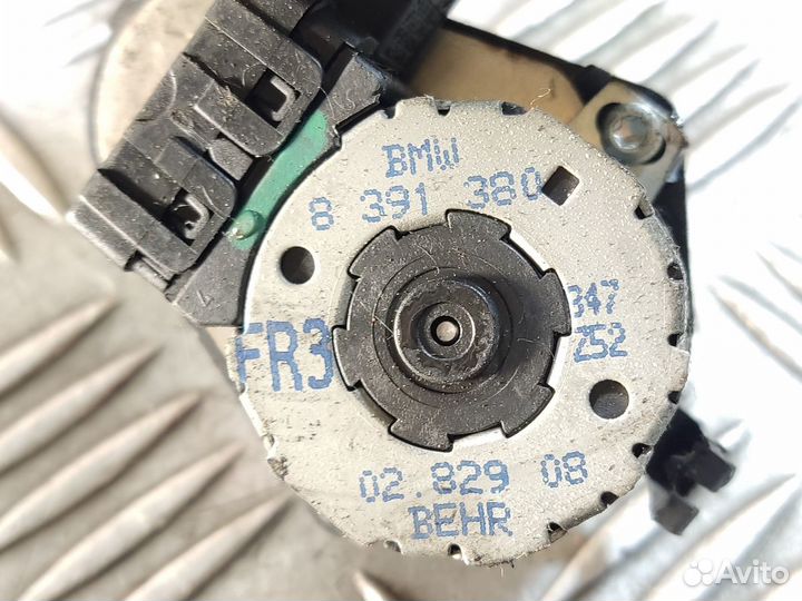 Моторчик заслонки отопителя Bmw 7 e38 1994-2001