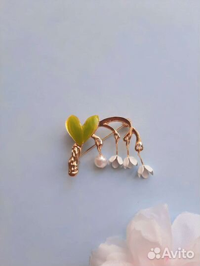 Брошь ландыш