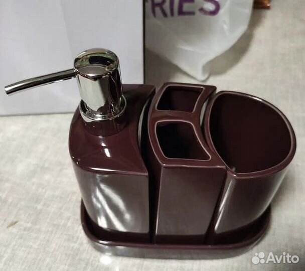 Набор керамический в ванную комнату