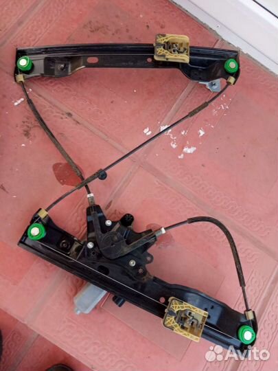 Стеклоподъемник передний