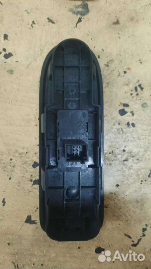 Блок стеклоподъемника вод/пас peugeot 308