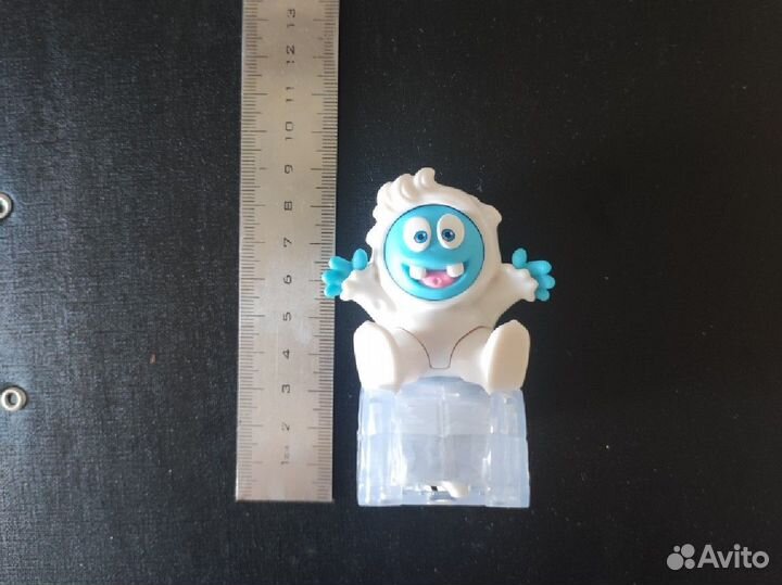 Игрушка-сюрприз из большого Киндера