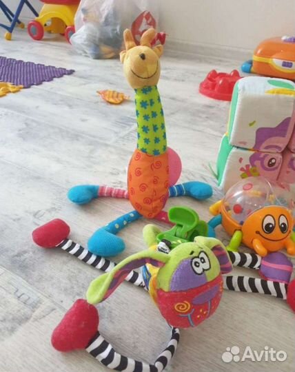 Развивающие игрушки и коврик