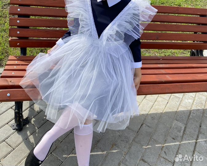 Белый школьный фартук