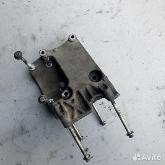 Кронштейн компрессор кондиционера Форд Фокус 2