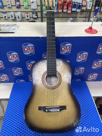 А) Гитара Амистар (42750)