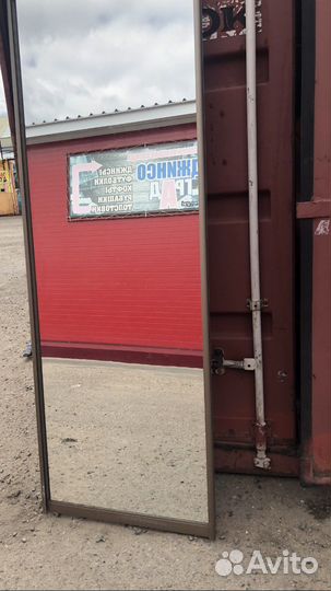 Дверь зеркальная на колёсиках