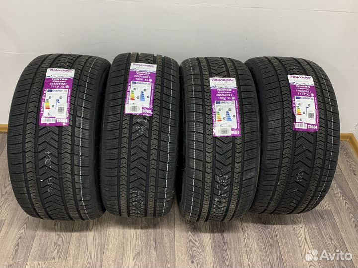 Tourador Winter Pro TSU1 285/40 R21 и 315/35 R21 109V