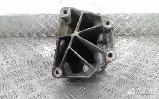 Кронштейн двигателя дизельный mercedes benz vito W