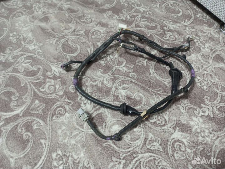 Проводка багажника Аксела