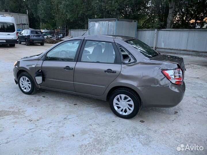LADA Granta 1.6 AMT, 2018, битый, 90 000 км