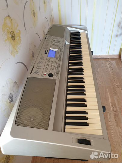 Синтезатор Yamaha Portable Grand DGX-300