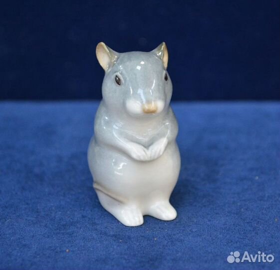 Мини. фарфоровая статуэтка- серый хомяк. лфз