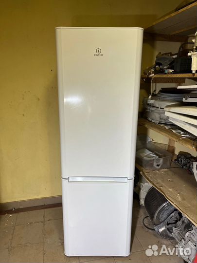 Холодильник indesit no frost. высота 185