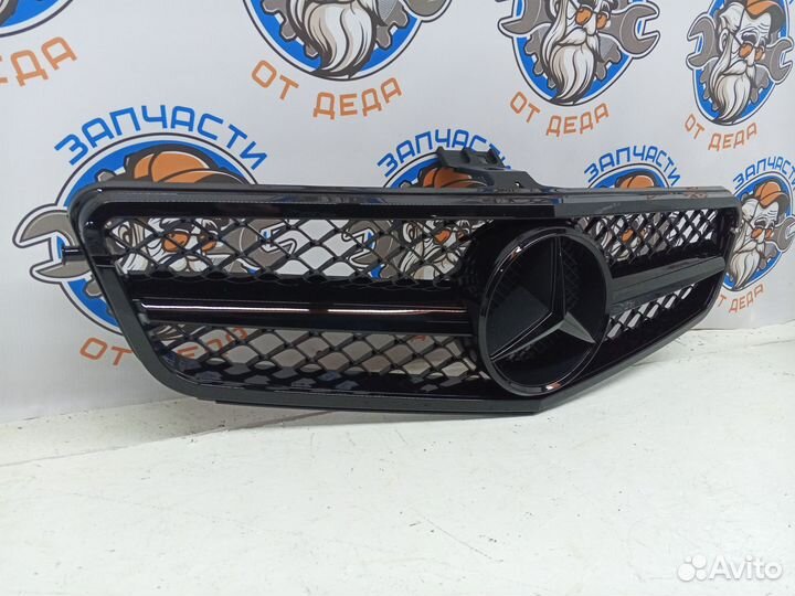 Решетка радиатора mercedes W204 C204 AMG C63