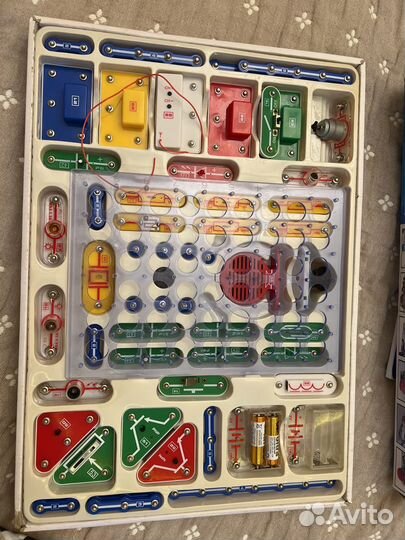 Электронный конструктор знаток 320