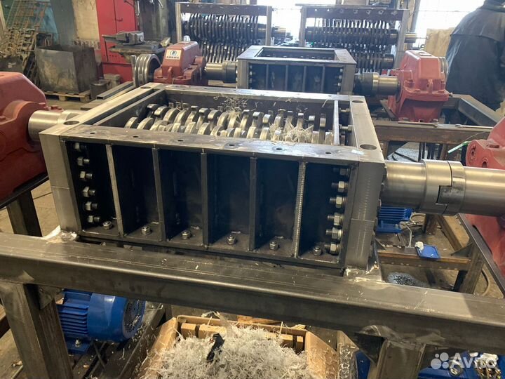 Шредер промышленный для пластика, резины, дерева