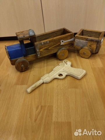 Деревянные поделки машина С прицепом И копия оружи