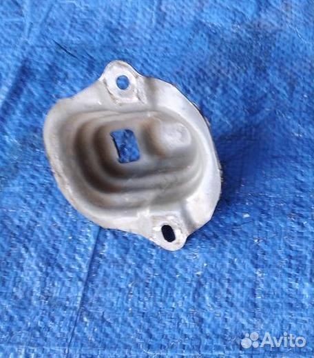 Кронштейн усилителя бампера зад левый toyota coro