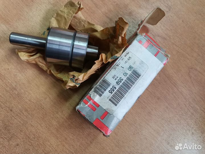 Вал привода водяного насос Renault Premium Magnum