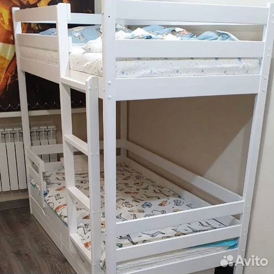 Двухъярусная кровать из массива