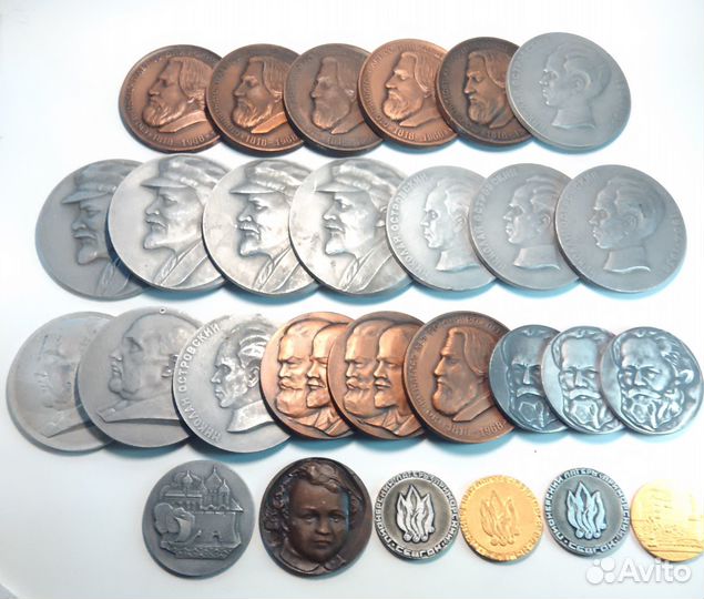 Настольные памятные медали 28 шт