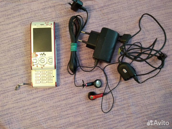 Sony Ericsson W595