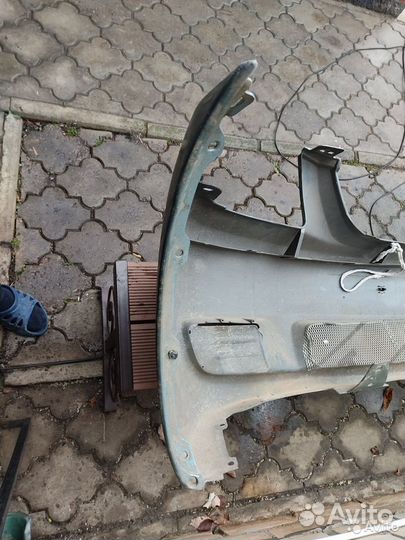 Бампер на Mazda MPV II