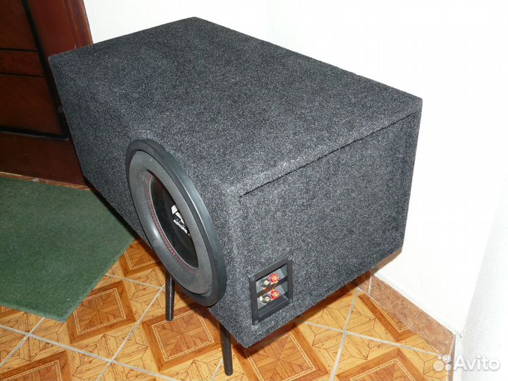 Сабвуфер автомобильный фазоинверторного типа