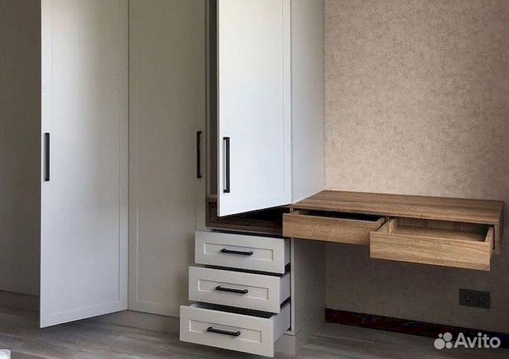 Шкаф с зеркалом