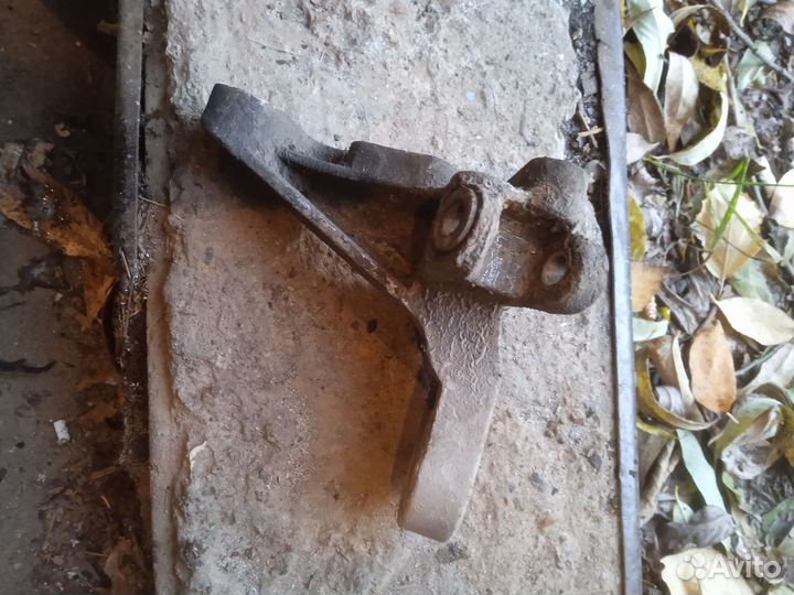 Кронштейн кпп Чери Амулет