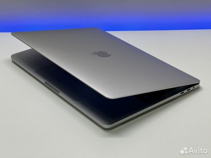 Топовый MacBook Pro 13 2020 i7 2.3/32gb/512gb