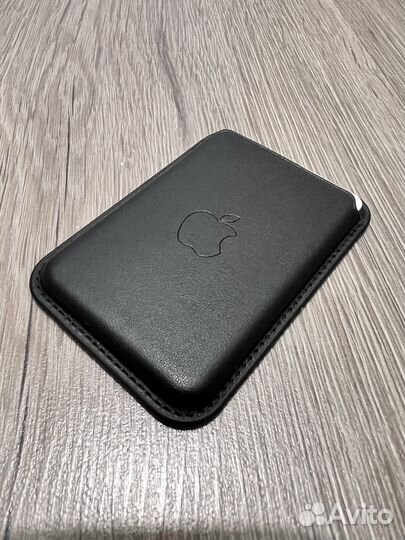 Leather Wallet with MagSafe. Кардхолдер для iPhone