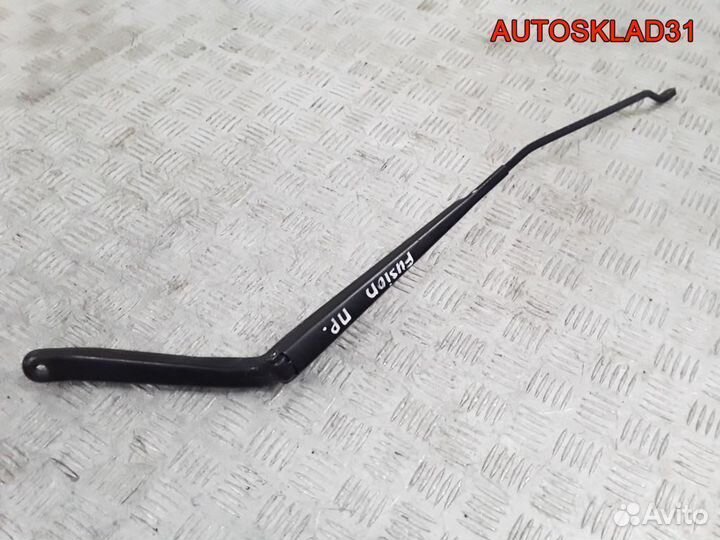 Поводок стеклоочистителя правый Ford Fusion