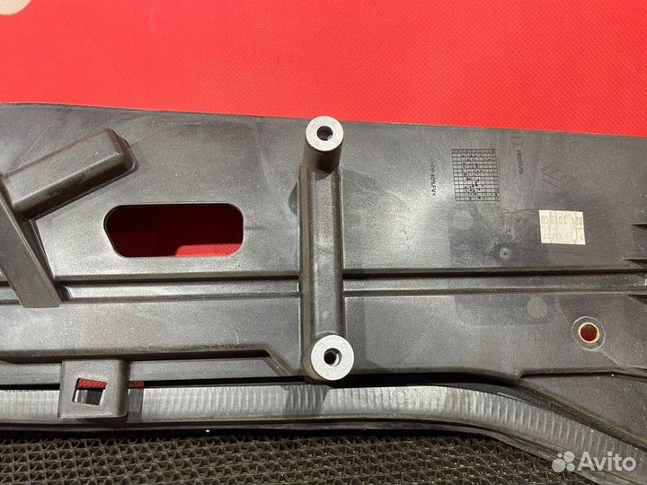 Кронштейн ручки двери правой Renault T