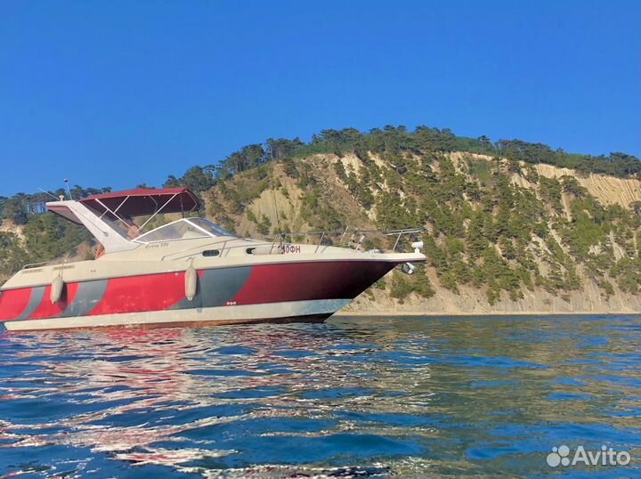 Аренда моторной яхты с капитаном в Геленджике