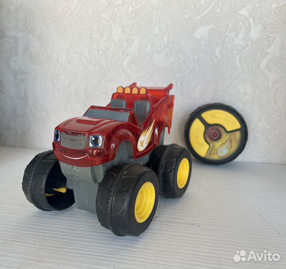 Вспыш на пульте управления и чудо машинки