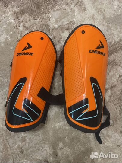 Щитки футбольные детские